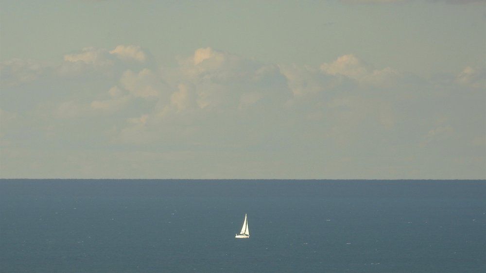 Белеет парус одинокий...