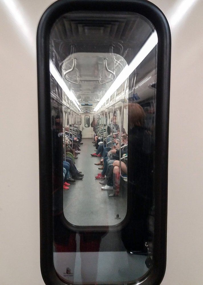 В метро