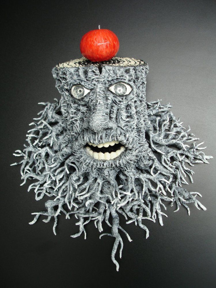 Яблоко и пень