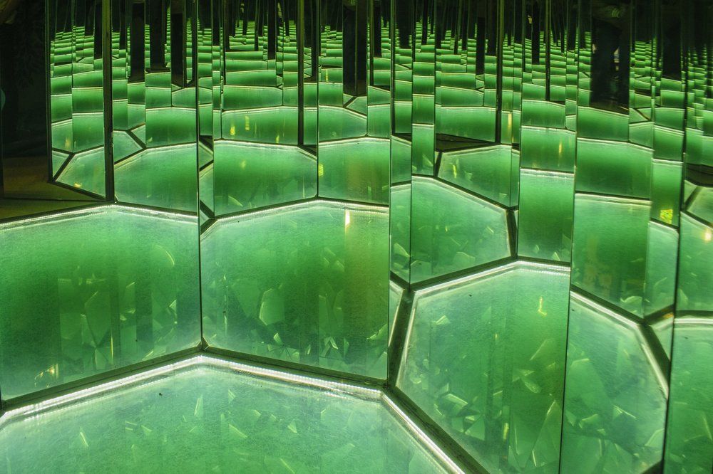 Войти в зазеркалье