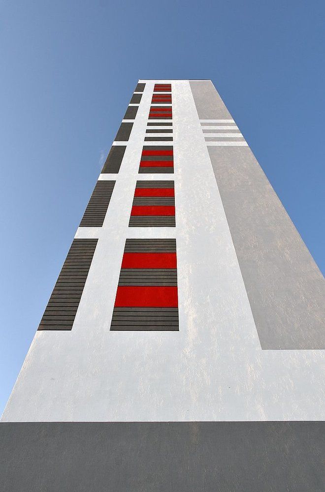 Авангард. Здание или картина супрематистов?