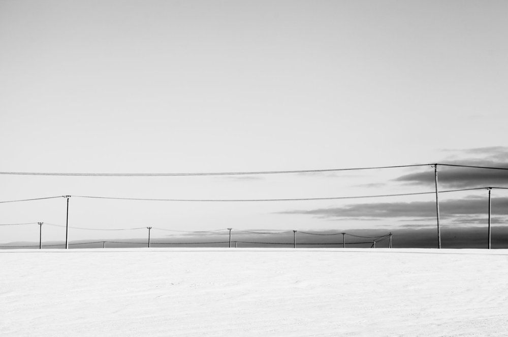 столбы. провода.