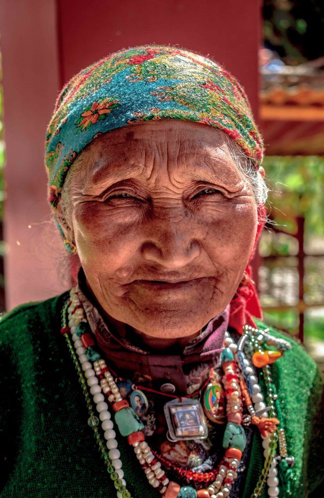 smiling lady buddha.