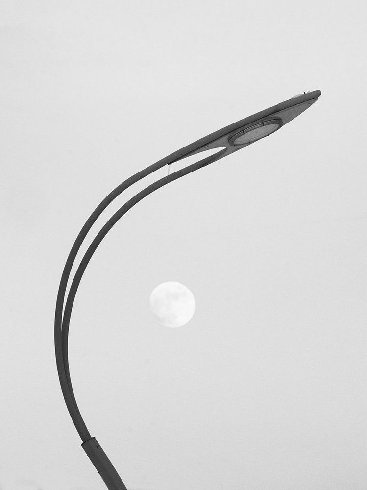 Огибая луну