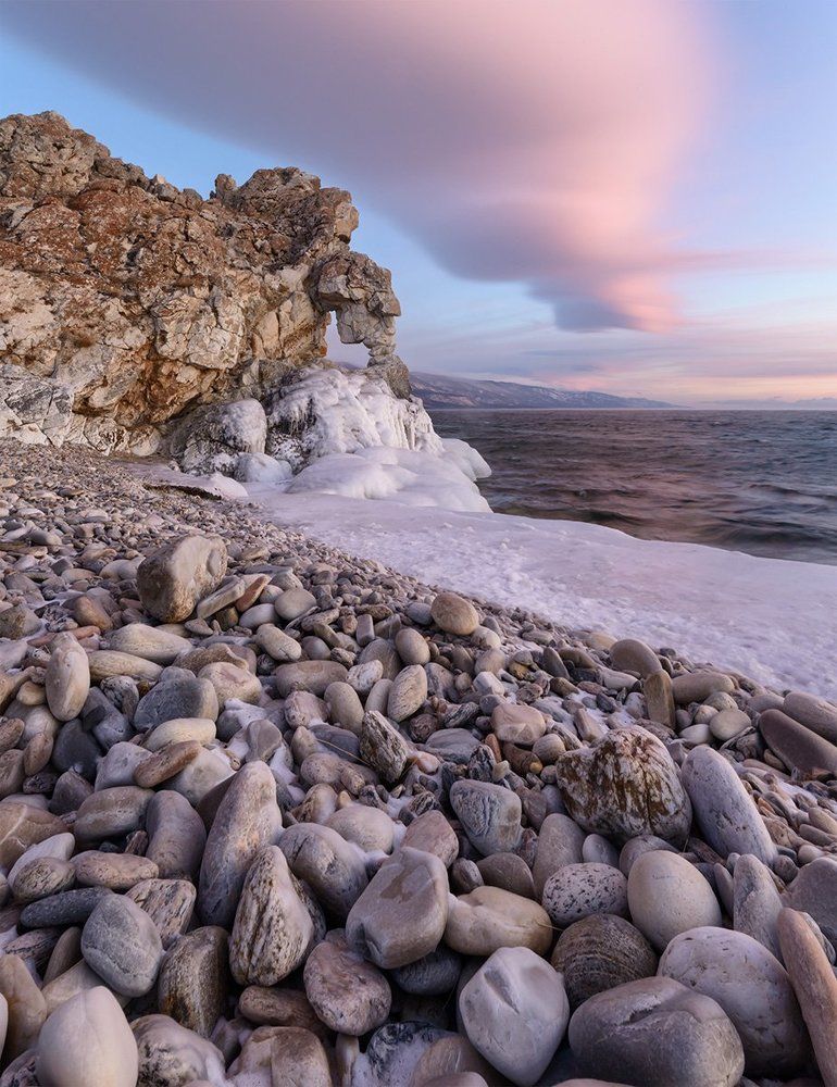 Рассветные краски Байкала.