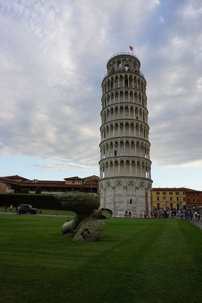 А она все стоит ...