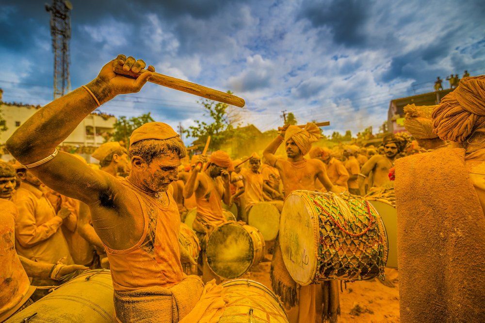Yellow devotees