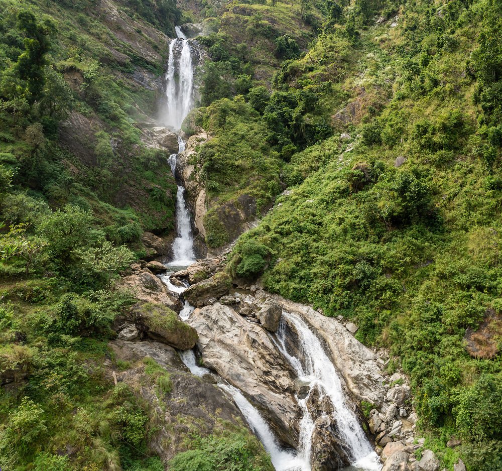 Водопад в джунглях