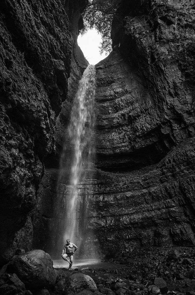 В потоке света.