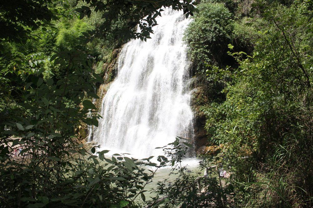 Fuchen China falls two