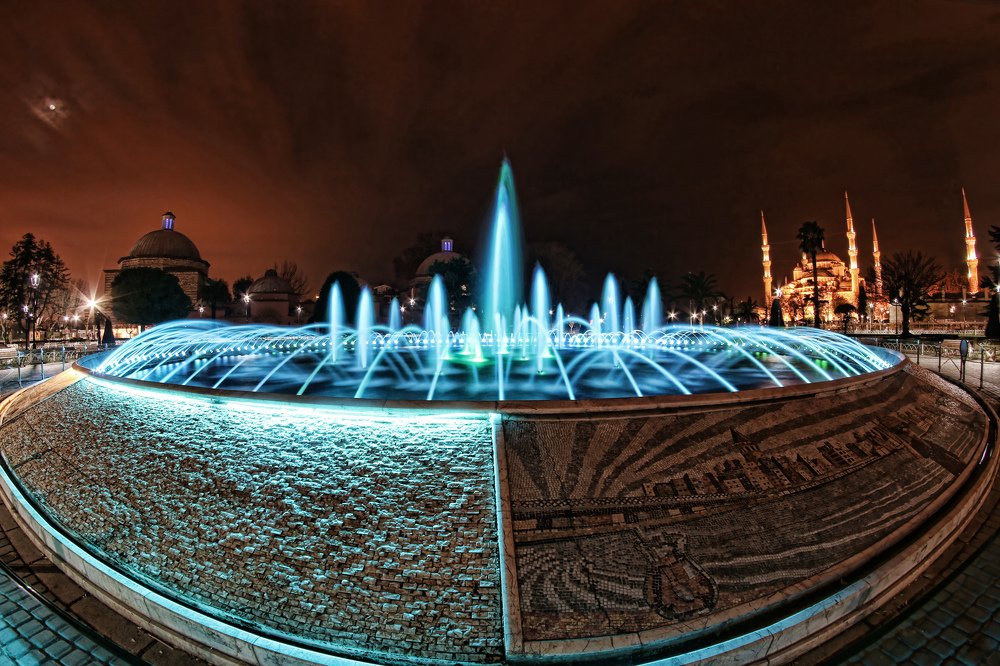 Last fountain show of the night.