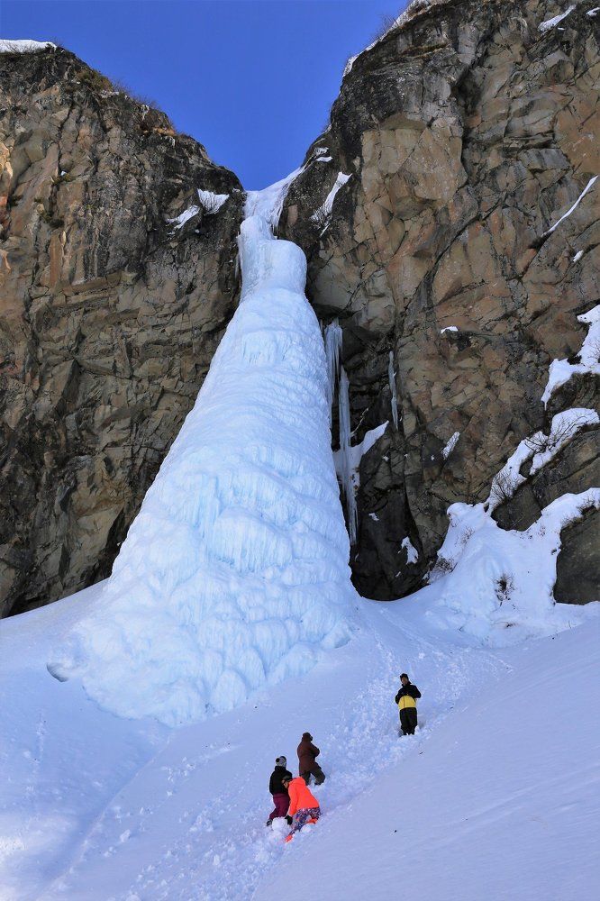 Замерзший водопад