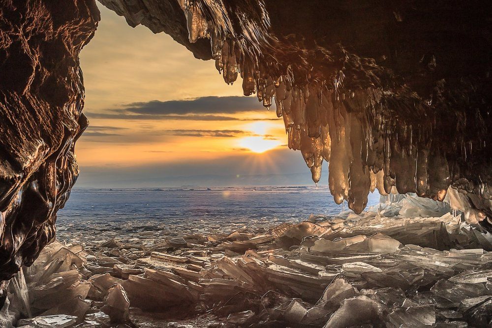Байкал. Пещера. Закат.