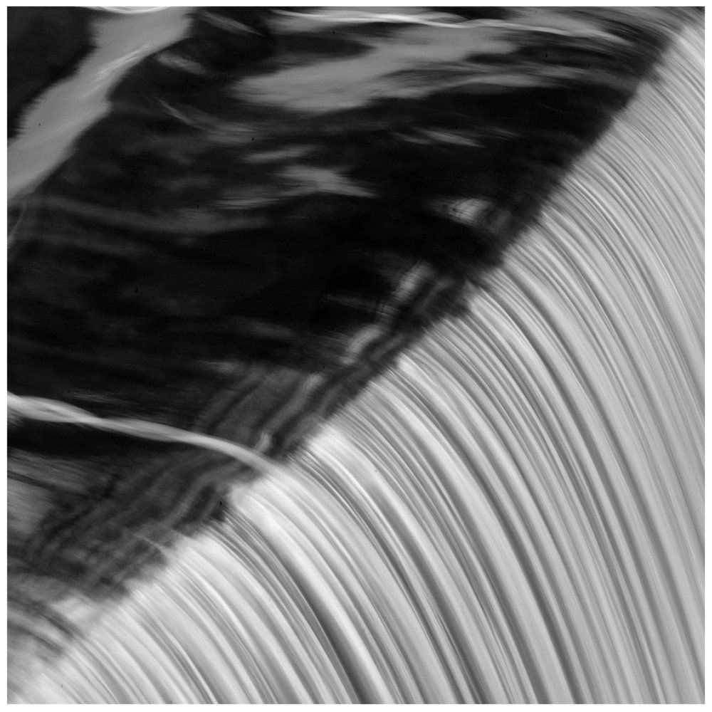 Водопад в монохроме