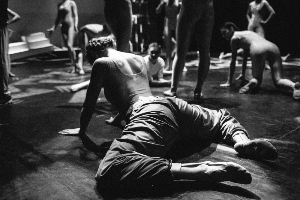 За кулисами