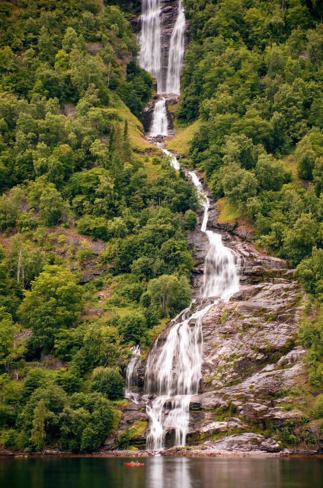 Байдарка во фьерде. Норвегия.