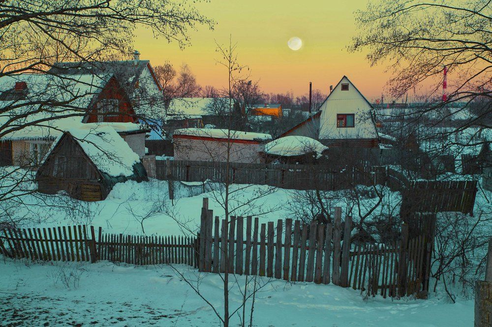 Падал прошлогодний снег