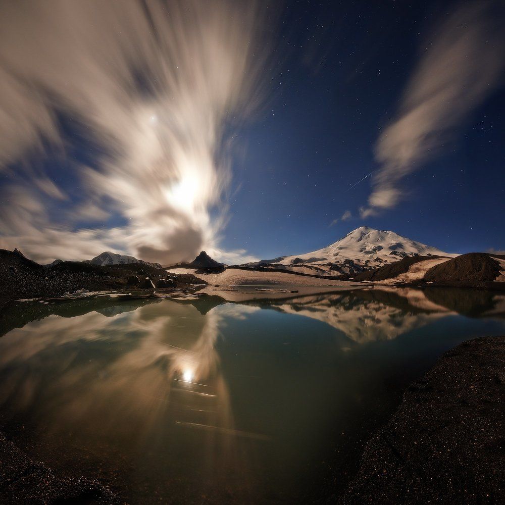 Светлая ночь под Эльбрусом