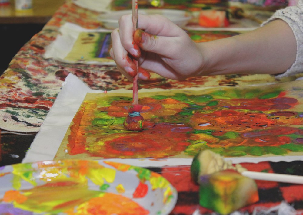 Яркими красками