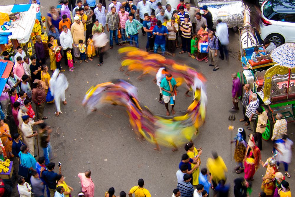 snake motion in dance