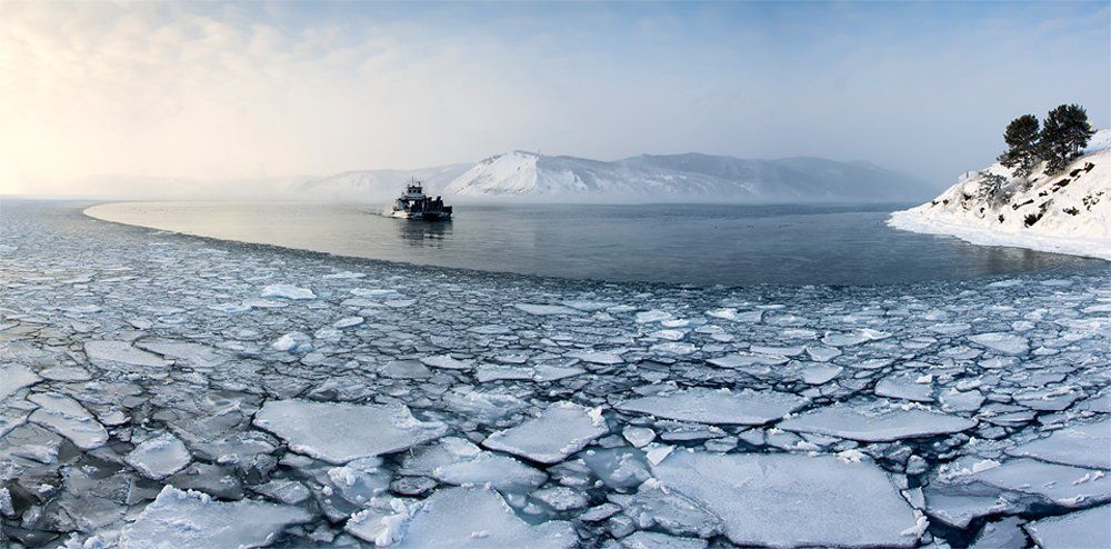 Паром на истоке Ангары