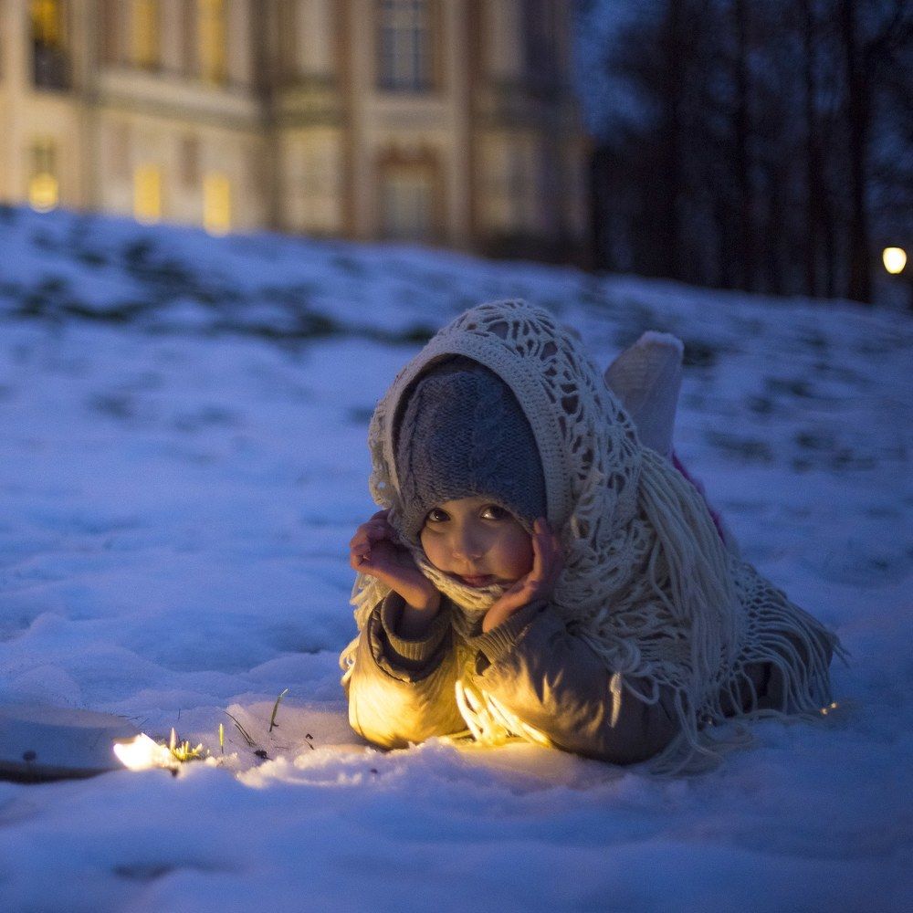 Девочка на снегу