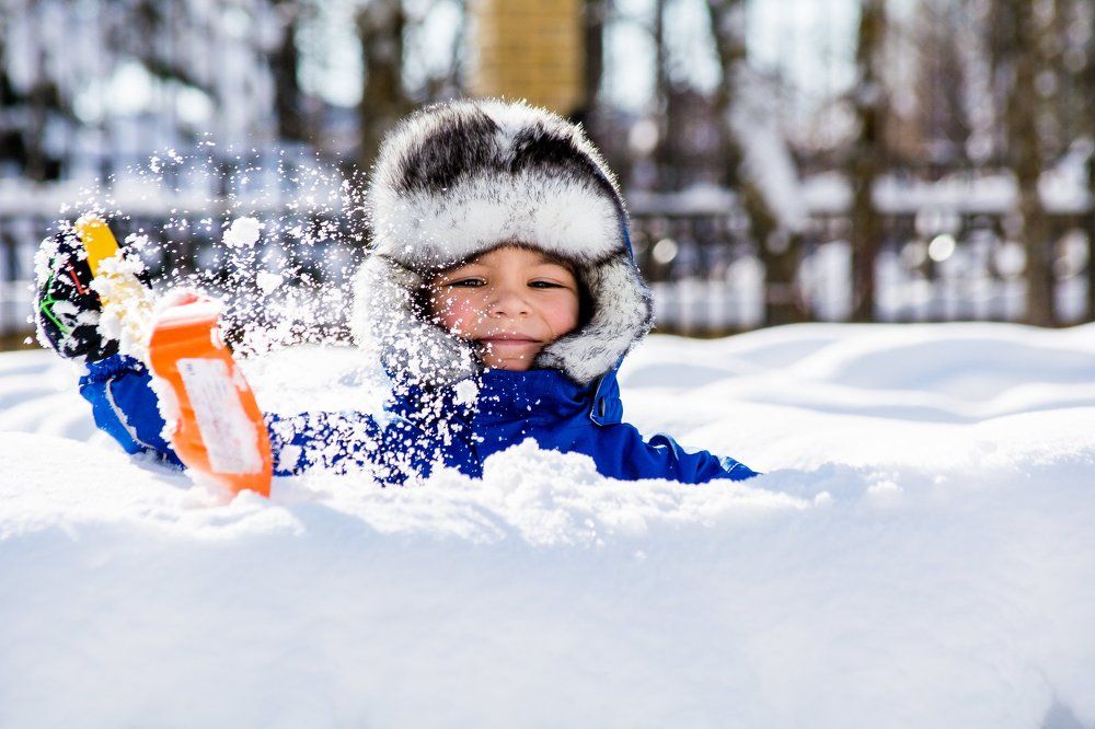 В объятиях сугроба)
