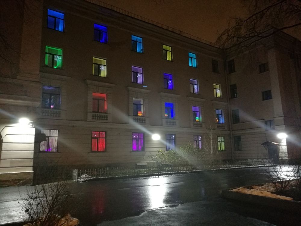 Разные жизни.