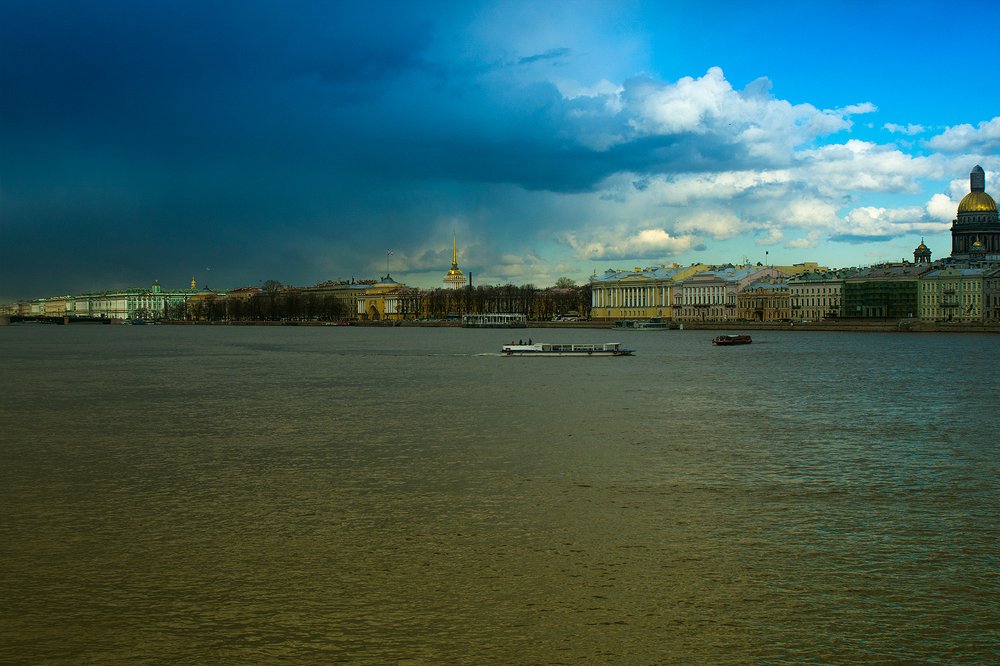 Нева перед грозой