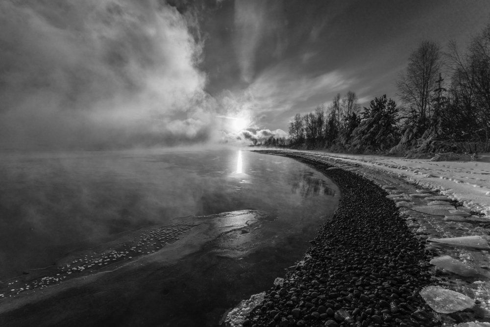 Вдоль берега