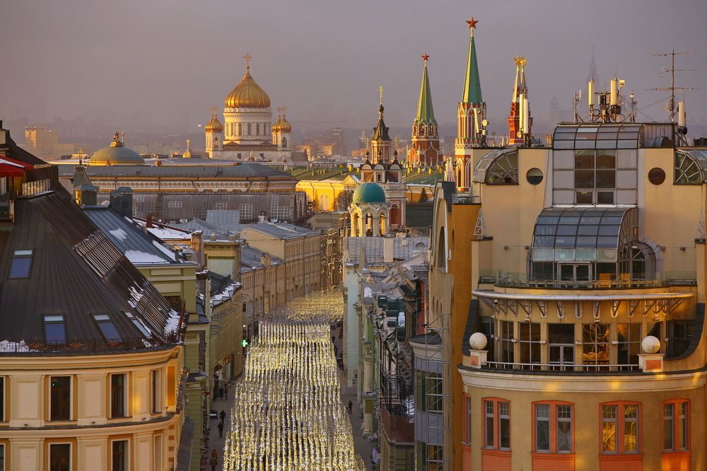 Утро красит нежным светом...