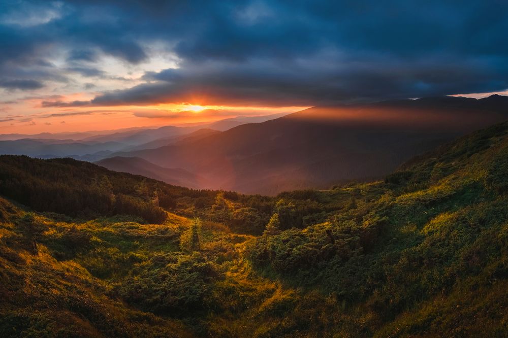 Mountains before the storm