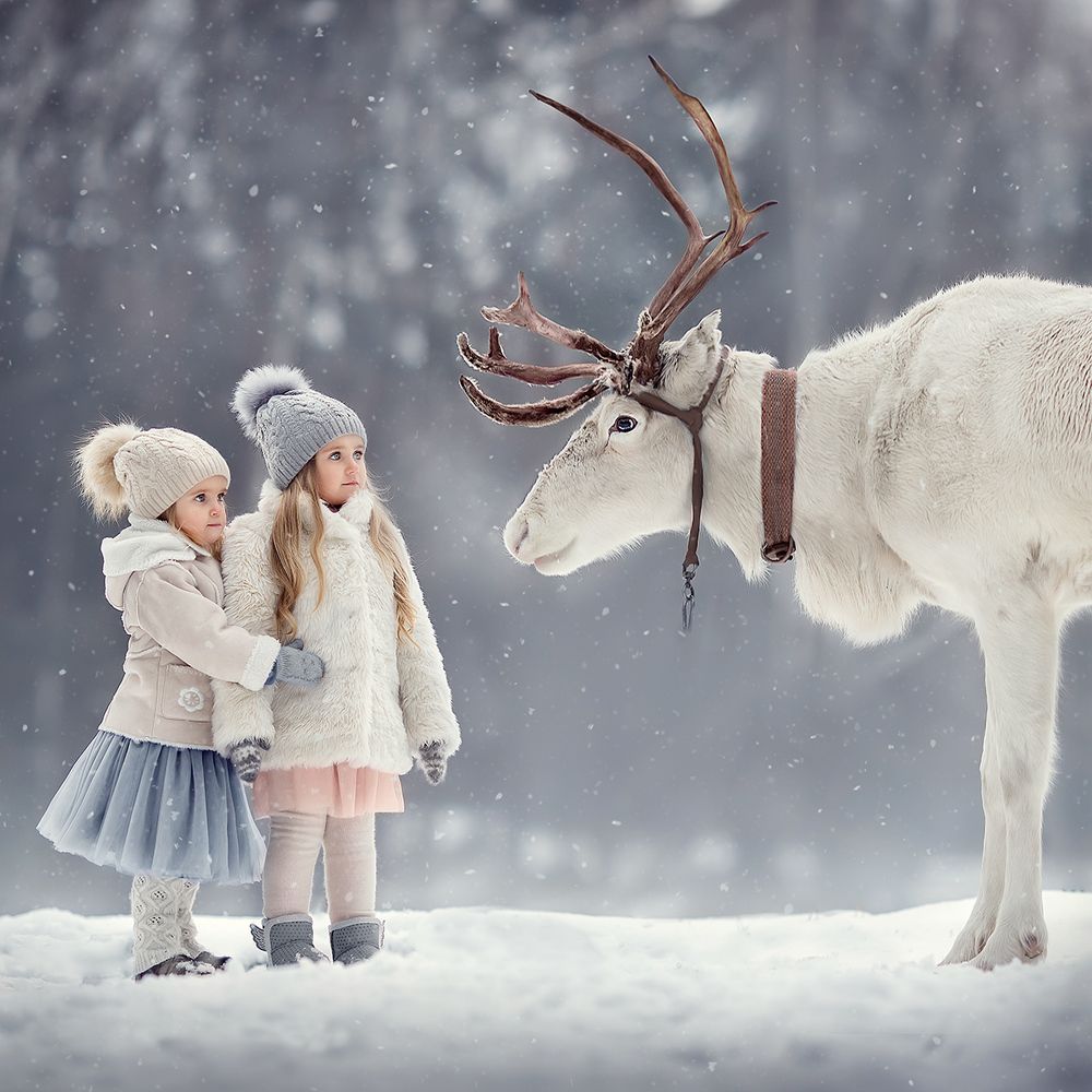 Девочки с оленем