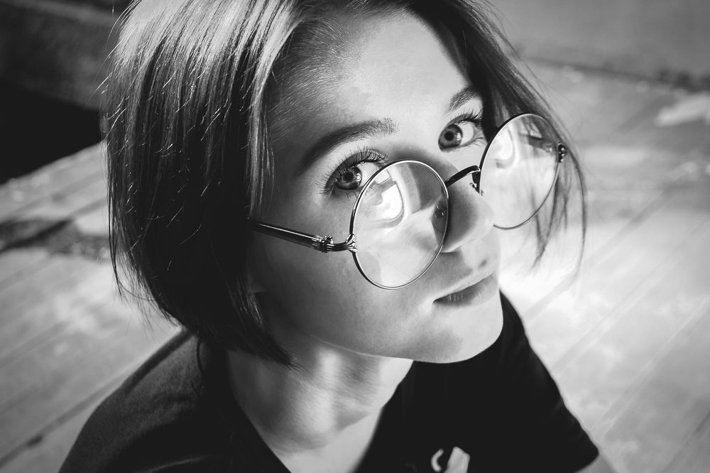 Задумка в стёклах.