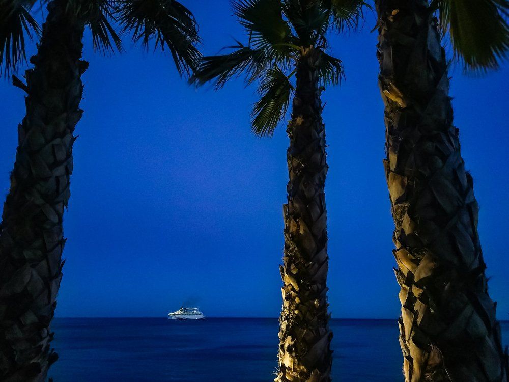 белый параход