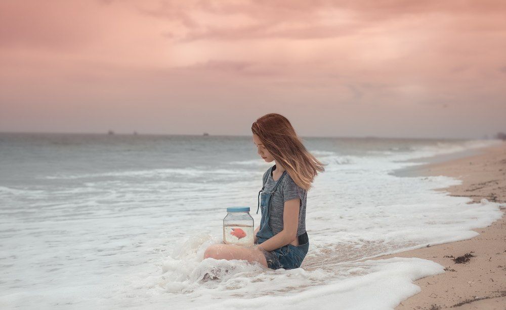 Девочка и море