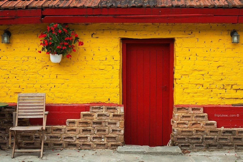 красная дверь