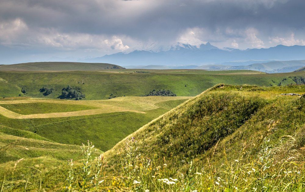 Эльбрус заоблачный...