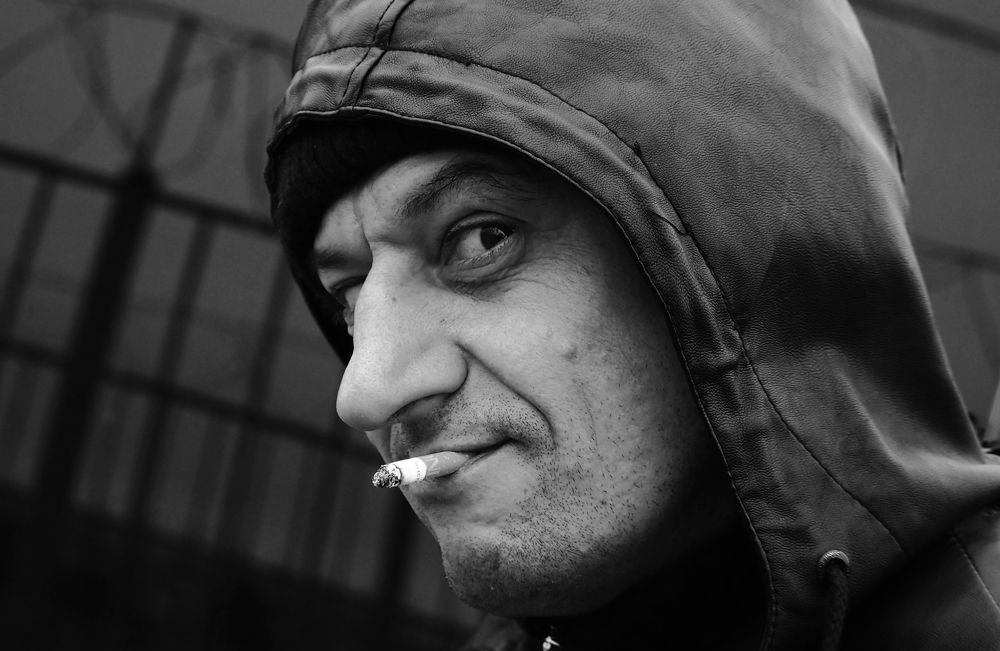 Человек с сигаретой