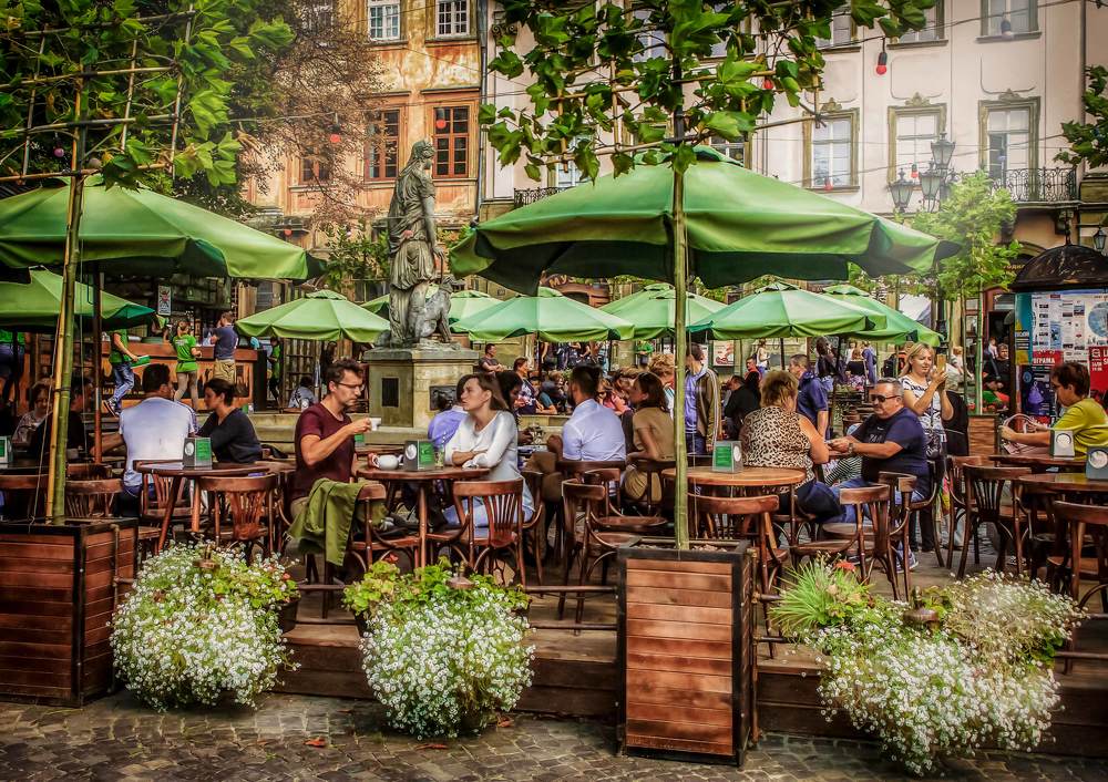 Летнее кафе.