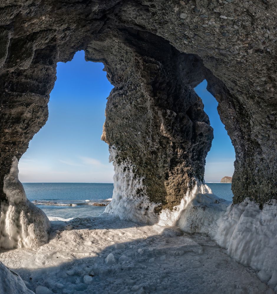 Внутри кекура Палатка.