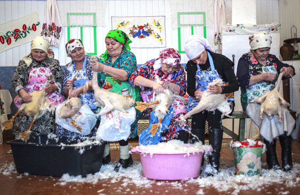 Кто первая?