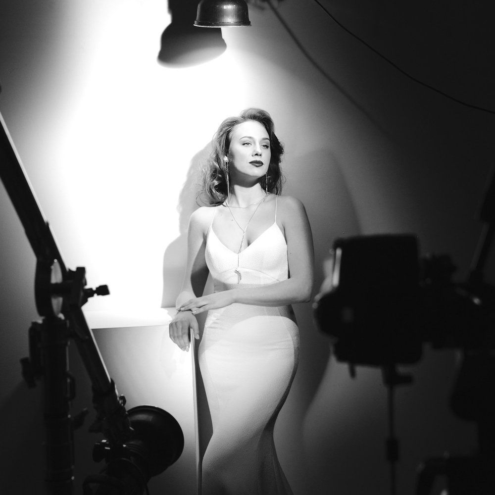 Hollywood 40-s style