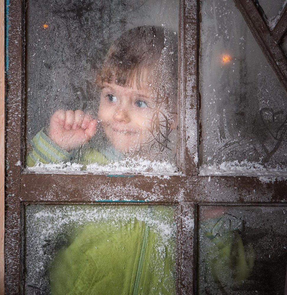 За окошком Новый год...