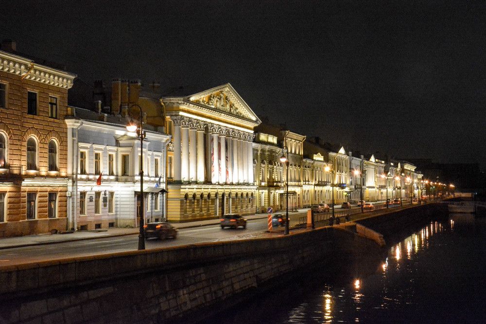 Английская набережная С.Петербурга