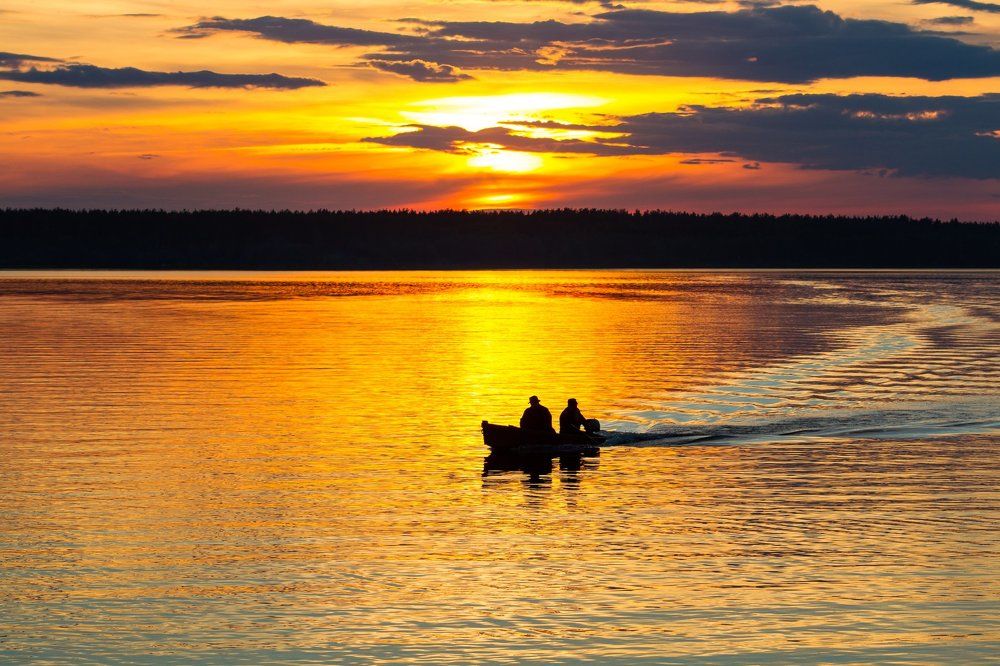 Рыбаки на закате