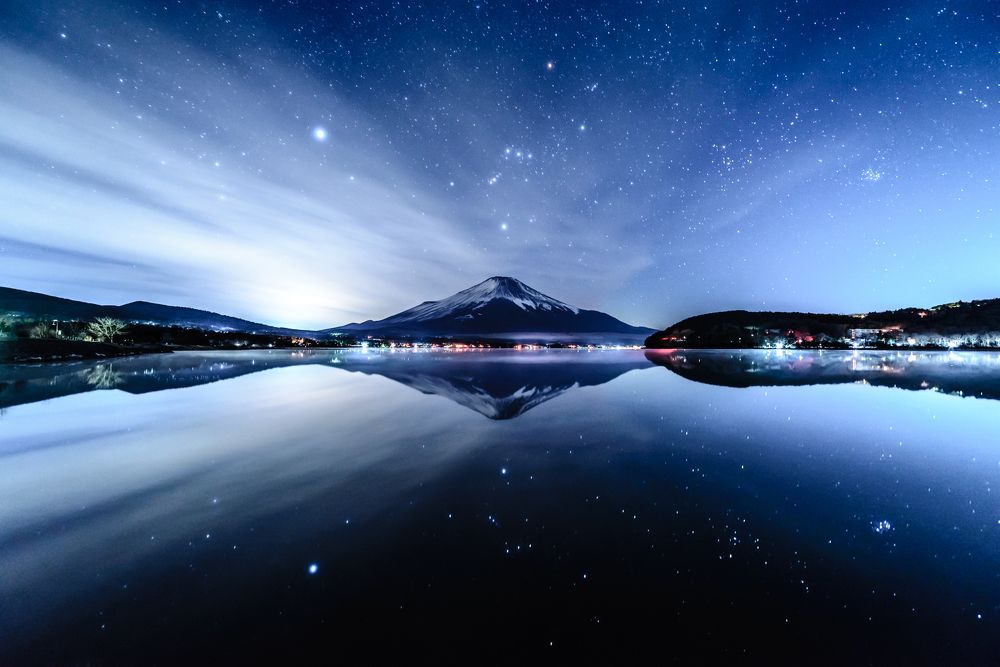 Starry sky in the mirror