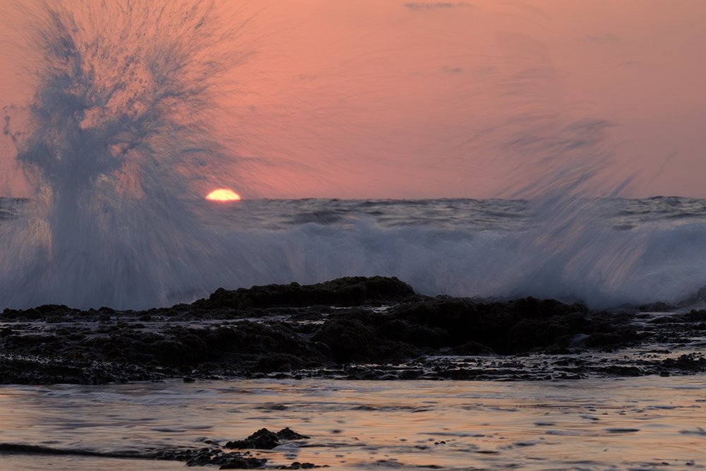 Брызги волн