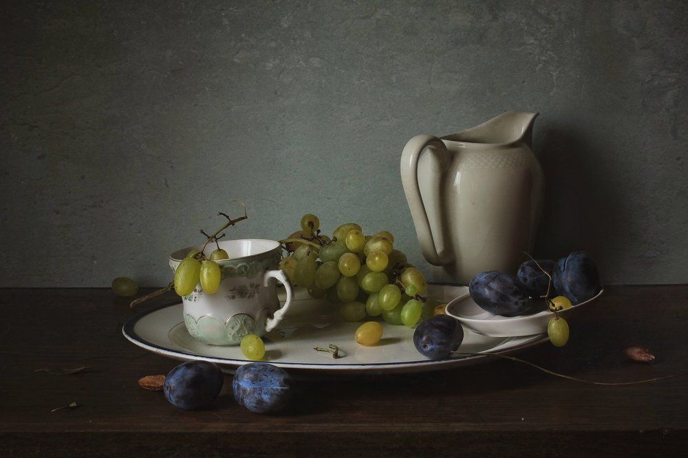 С виноградом и сливами