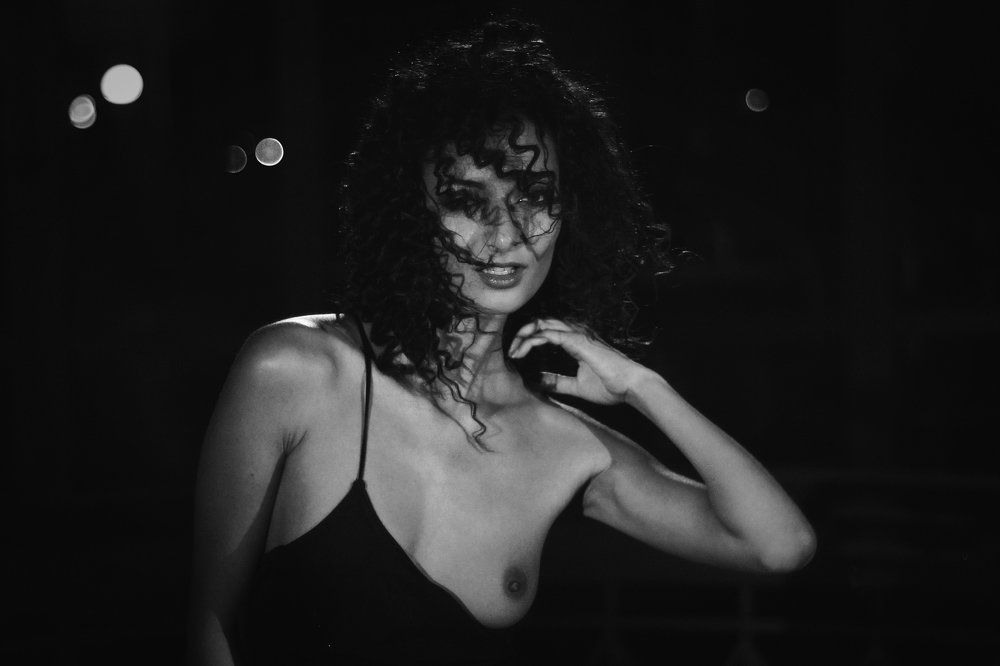 Портрет обнаженной в ночи